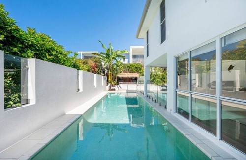 Sunshine Coast House | Chill at Moffat Beach