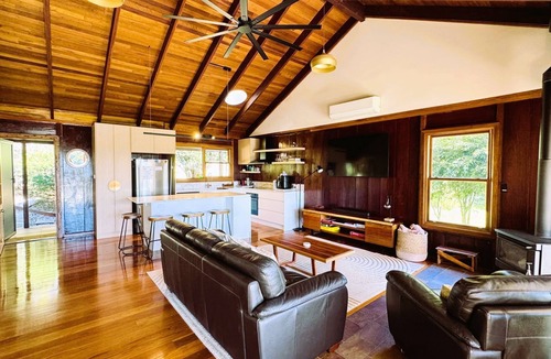 Bilpin Cottage | CHRISTOPHERS COTTAGE - the quintessential mountains retreat - SPECIALS ON NOW !