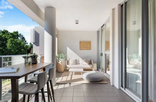 South Brisbane Apartment | City Beach At your door! 3BR retreat at South Bank
