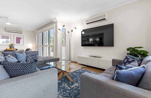 Maroochydore Apartment | City oasis - 3 BR apt. on Maroochy river, pool, AC