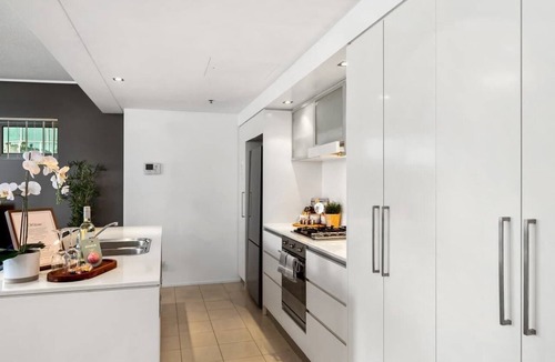 Brisbane Central Business District Apartment | City & River Views | Brisbane CBD Family Apartment