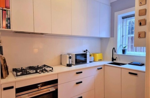 Bondi Beach Apartment | Classic Bondi 1 bed a few steps from the beach