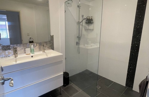 Labrador House | Close to Surfers Paradise - Long stays. Comfortable, modern townhouse