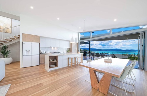 Airlie Beach House | Coastal Haven Retreat - Luxe Airlie Beach Holiday Home
