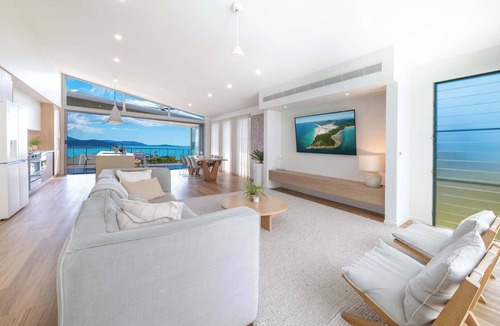 Airlie Beach House | Coastal Haven Retreat - Luxe Airlie Beach Holiday Home
