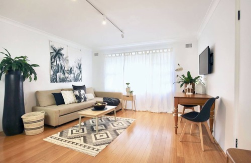 Cronulla Apartment | Coastal Stay | 500m to Beach & Cronulla Centre