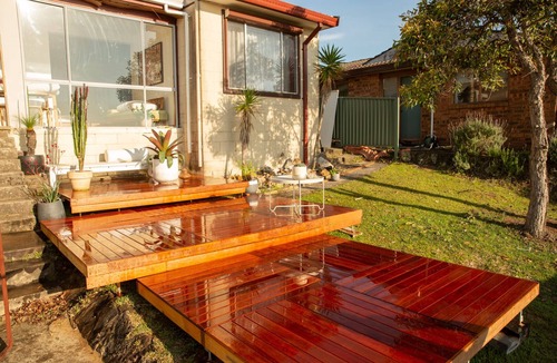 Bundeena House | Colourful 4Bed Coastal Family Home | Backs onto RNP, Ocean Views, Walk to Beach