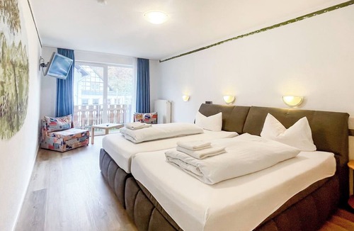 Zueschen Apartment | Comfortable and versatile room -perfect for relaxation, work and exchange