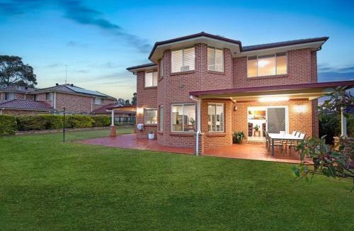 Kellyville House | Comfortable Room in North kellyville