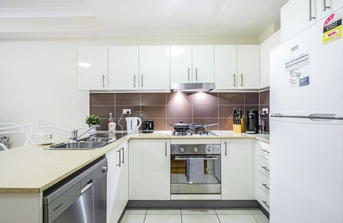Alexandria Apartment | Comfy 2-bedroom 2-balcony apartment/Close to CBD/Train and Metro easy reach