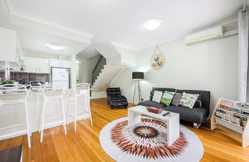 Burwood Heights Apartment | Comfy 2-bedroom 2-balcony apartment/Close to CBD, Train and Metro easy reach