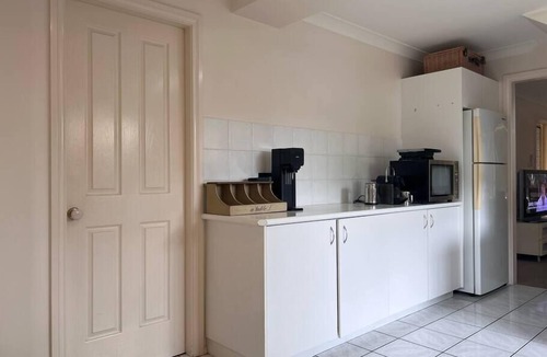 West Gosford House | Comfy 3 Bed Gosford townhouse near CBD & Hospital