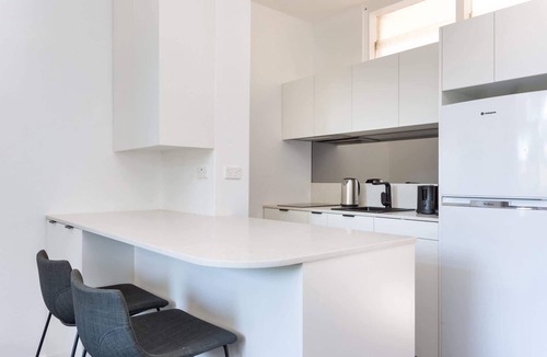 North Sydney Apartment | Comfy Balcony Studio near Parks, Shopping & Dining