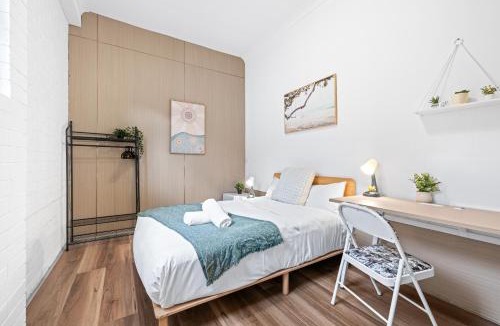 Marayong House | Comfy Double Room - Cozy and Well-Connected - Shared Bathroom