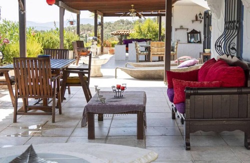 Bogazici House | Comfy Triplex near Beach with Garden in Bodrum