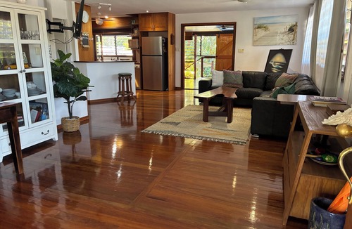 Whitfield Apartment | CONDO with plenty of space and very tropical.Sleeps six people.