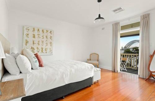 Millers Point Apartment | Contemporary Charm with Spectacular Harbour Views