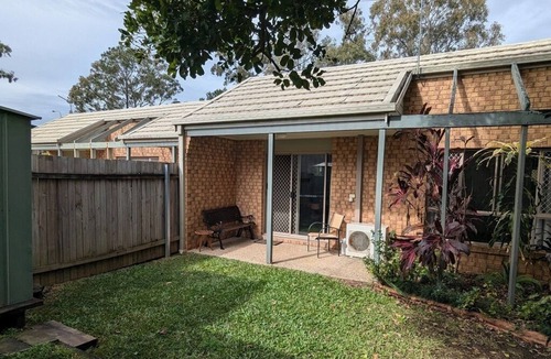 Loganlea House | Convenient, great value 2BR Flat @Loganlea, close to Brisbane & Gold Coast