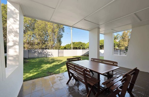 Dicky Beach Apartment | Coochin Court | Walk to Dicky Beach