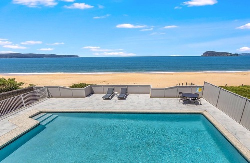 Pearl Beach House | Coral Sea by HolidayCo.