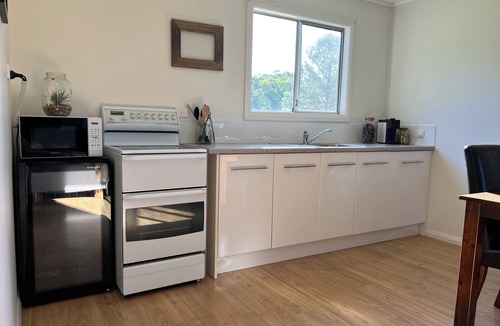 Dora Creek Cottage | Cosey country cabin by the lake Within 2 hours of Sydney