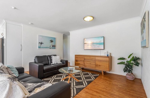Maroochydore Apartment | Cosy 2-Bedroom Seaside Unit Steps from Beach