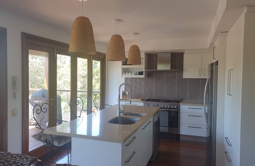 Yaroomba House | Cosy 3 Bedroom Home Short Stroll To The Beach Pet Friendly