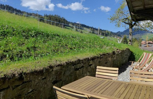 Saanenmoeser Apartment | Cosy apartment for 6 people with WIFI, patio, panoramic view and parking