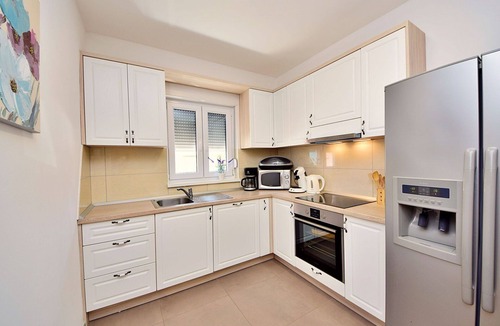 Dusina Apartment | Cosy apartment for 8 guests with WIFI, A/C, private pool, TV and terrace
