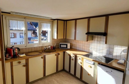 Sundlauenen Apartment | Cosy apartment for 6 people with WIFI, TV and balcony