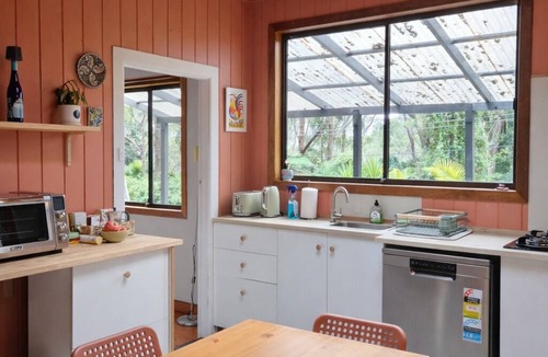 Otford House | Cosy Bush & Beach House in Otford
