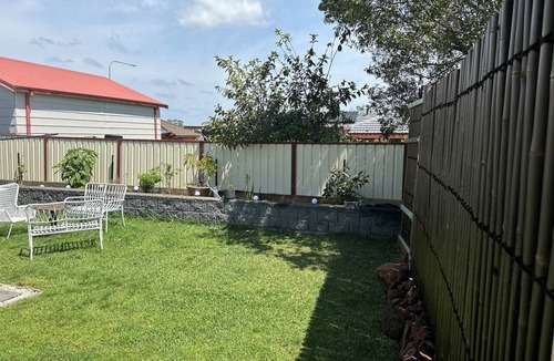 Kingswood House | Cosy & Pvt 1 Bedroom Studio with own backyard.