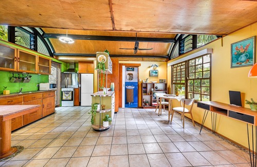 Mudjimba Cottage | Cottonwood Cottage - 'Pet Friendly' couples escape