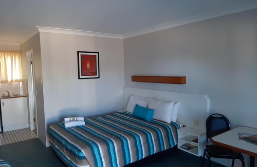 Warwick Hotel | Country Rose Motel Warwick