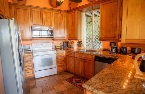 Spanish Town House | Couples Retreat - Beachfront Bungalow in Nail Bay- Pool *New to VRBO*