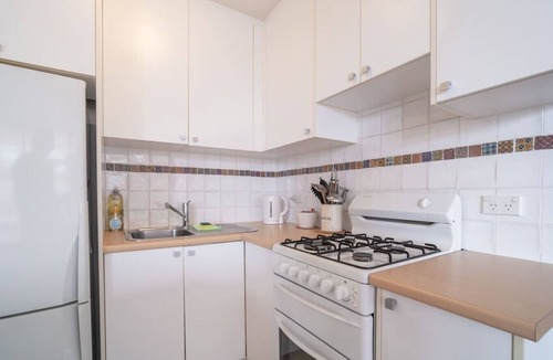 North Sydney Apartment | Cozy 1 Bed Harbour View Apartment and Free Carpark