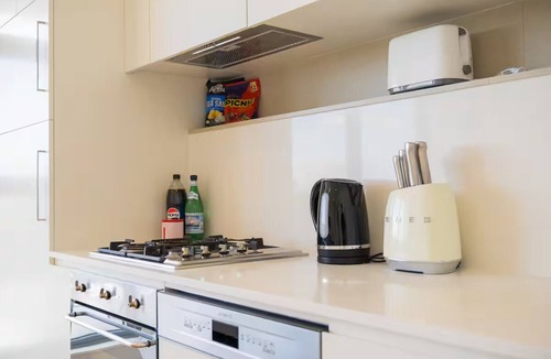 Macquarie Park Apartment | Cozy 1BR Home w/Parking Near Macquarie University & Metro