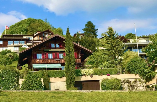 Oberhofen am Thunersee Apartment | Cozy 2BR Lake View Apt. in Swiss Chalet & Parking.