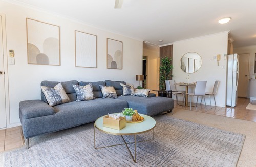 Mount Warren Park Apartment | Cozy 2BR Stay in Mount Warren Park | Sleeps 4