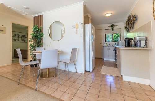 Mount Warren Park Apartment | Cozy 2BR Stay in Mount Warren Park | Sleeps 4