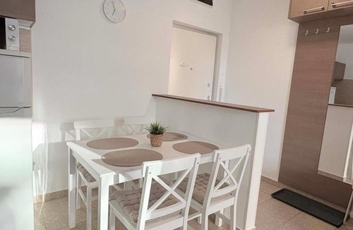 Albertfalva Apartment | Cozy Buda Apartment - AC - Sleeps 4 - Easy Access to Center