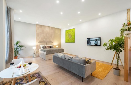Charlottenburg Apartment | Cozy Einstein