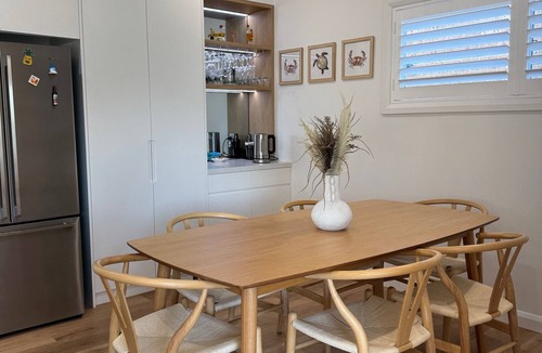 Forresters Beach House | Cozy House in Forresters Beach - modern interiors