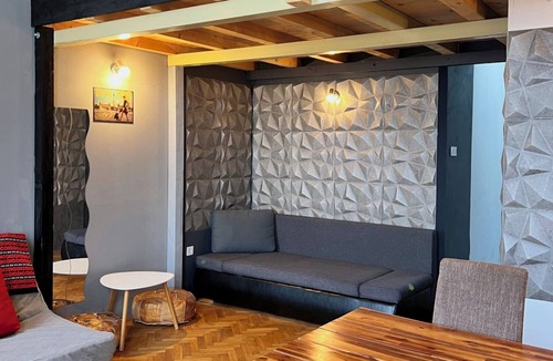 Vizivaros Apartment | Cozy Loft Retreat by Chain Bridge – Stunning Danube & Parliament Views