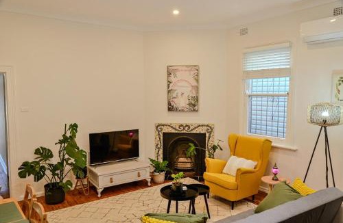 Newtown House | Cozy Newtown Terrace