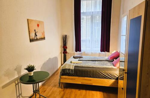 Erzsebetvaros Hostel | Cozy rooms near the New York Cafe with private bathroom