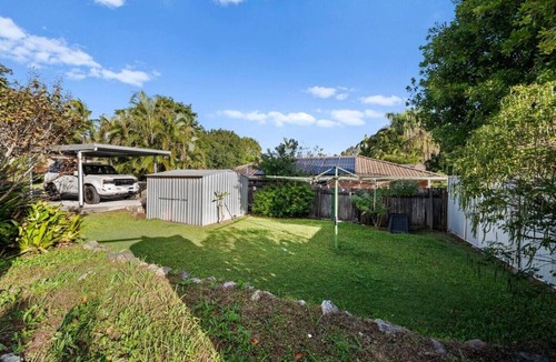 Loganlea House | Cozy Self-Contained |Hospital, Train & Shop Nearby