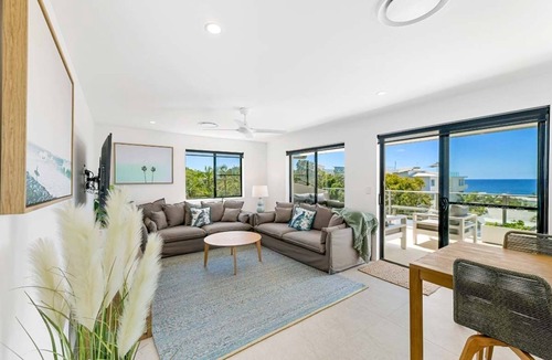 Sunshine Beach Apartment | Crystal Shores Top Floor U/4, Stunning Sea View Apartment 200m to Sunshine Beach