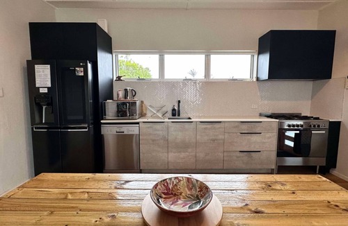 Windang House | Cudgeree Bay Lake House on shores of Lake Illawarra