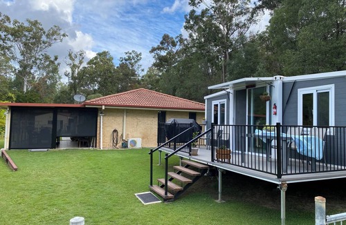 Gold Coast City Cabin | Cute cabin on 1.5 acres in Mt Nathan, just 15 mins to movie world & wet n wild